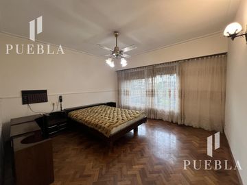 VENTA CASA 5 AMBIENTES EN  BANFIELD CON COCHERAS JARDIN Y QUINCHO