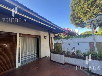VENTA CASA 5 AMBIENTES EN  BANFIELD CON COCHERAS JARDIN Y QUINCHO