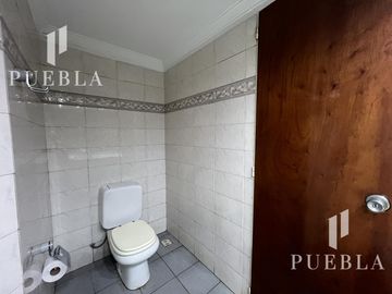 VENTA CASA 5 AMBIENTES EN  BANFIELD CON COCHERAS JARDIN Y QUINCHO