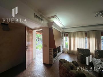 VENTA CASA 5 AMBIENTES EN  BANFIELD CON COCHERAS JARDIN Y QUINCHO