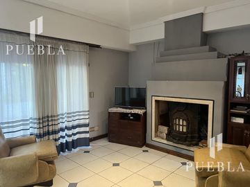 VENTA CASA 5 AMBIENTES EN  BANFIELD CON COCHERAS JARDIN Y QUINCHO