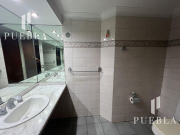 VENTA CASA 5 AMBIENTES EN  BANFIELD CON COCHERAS JARDIN Y QUINCHO