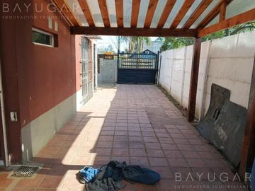 Venta / Casa Amoblada con Pileta / Permuta / Apto Crédito / De Vicenzo Grande