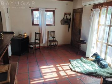 Venta / Casa Amoblada con Pileta / Permuta / Apto Crédito / De Vicenzo Grande