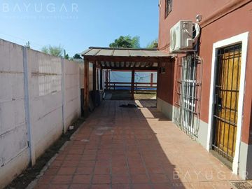Venta / Casa Amoblada con Pileta / Permuta / Apto Crédito / De Vicenzo Grande