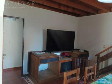 Venta / Casa Amoblada con Pileta / Permuta / Apto Crédito / De Vicenzo Grande