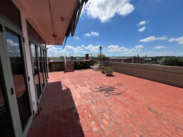 Venta casa en primer piso   quincho completo con pileta en terraza APTO CRÉDITO en zona Sur