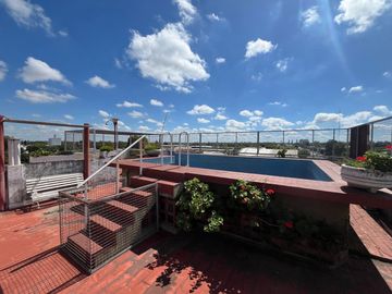 Venta casa en primer piso   quincho completo con pileta en terraza APTO CRÉDITO en zona Sur
