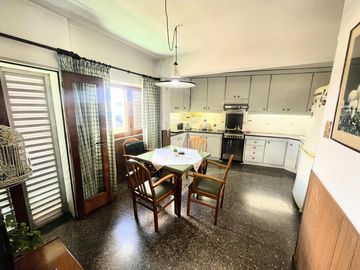 Venta casa en primer piso   quincho completo con pileta en terraza APTO CRÉDITO en zona Sur