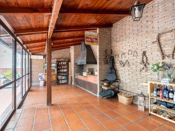 Departamento de 3 dormitorios a la venta en San Luis 433.