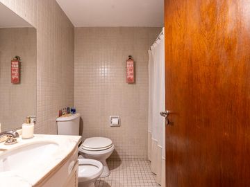 Departamento de 3 dormitorios a la venta en San Luis 433.
