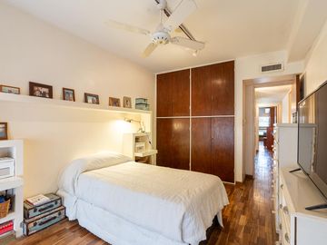 Departamento de 3 dormitorios a la venta en San Luis 433.