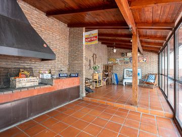 Departamento de 3 dormitorios a la venta en San Luis 433.