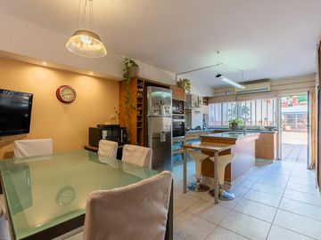 Departamento de 3 dormitorios a la venta en San Luis 433.