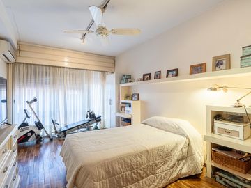 Departamento de 3 dormitorios a la venta en San Luis 433.