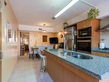 Departamento de 3 dormitorios a la venta en San Luis 433.