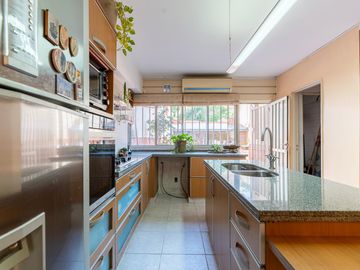 Departamento de 3 dormitorios a la venta en San Luis 433.