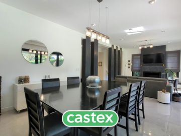 Casa en  venta con renta en Pilar Privado