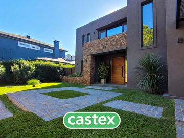 Casa en  venta con renta en Pilar Privado