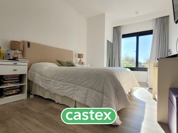 Casa en  venta con renta en Pilar Privado