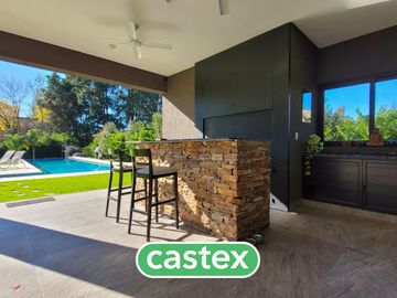 Casa en  venta con renta en Pilar Privado