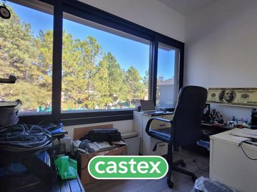 Casa en  venta con renta en Pilar Privado