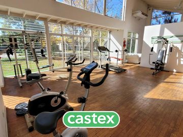 Casa en  venta con renta en Pilar Privado