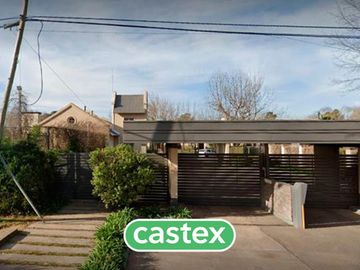Casa en  venta con renta en Pilar Privado