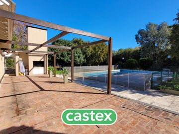 Casa en  venta con renta en Pilar Privado