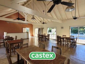 Casa en  venta con renta en Pilar Privado