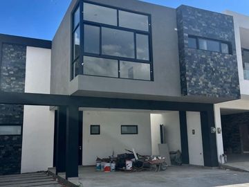 Casa en venta en Amorada Residencial!!