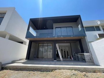 Casa en venta en Amorada Residencial!!