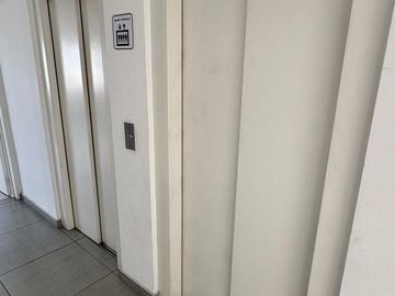 Departamento en Lomas de Zamora, 3 ambientes con balcon terraza, baulera y cochera!