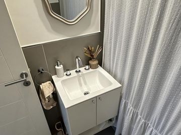 Departamento en Lomas de Zamora, 3 ambientes con balcon terraza, baulera y cochera!