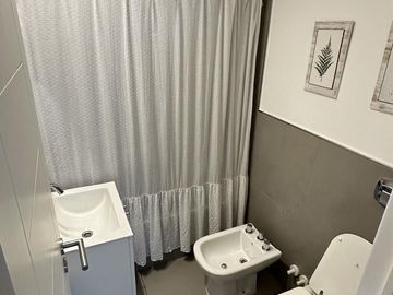Departamento en Lomas de Zamora, 3 ambientes con balcon terraza, baulera y cochera!
