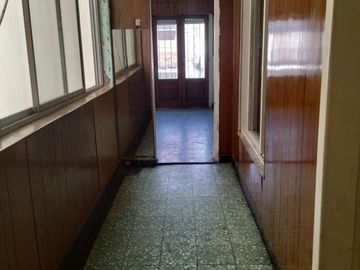 Casa en venta - 2 Dormitorios 2 Baños - Cochera - 200Mts2 - Lanús