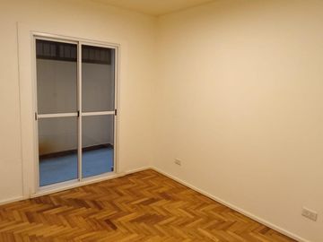 Departamento en venta 2 ambientes Balvanera con patio
