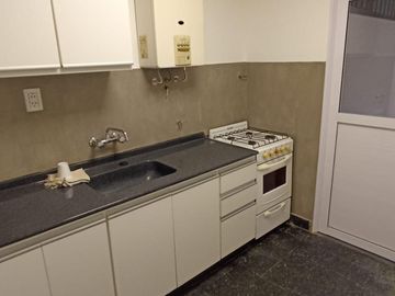 Departamento en venta 2 ambientes Balvanera con patio