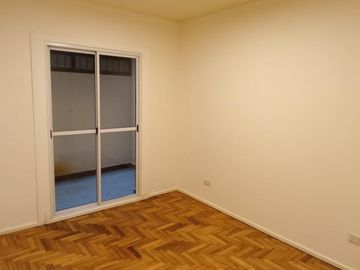 Departamento en venta 2 ambientes Balvanera con patio