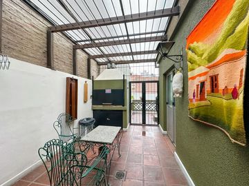 Casa de 6 dormitorios con pileta y 2 cocheras