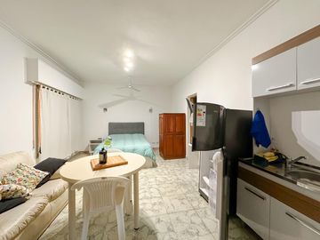 Casa de 6 dormitorios con pileta y 2 cocheras