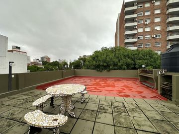 Casa de 6 dormitorios con pileta y 2 cocheras