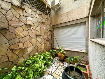 Casa de 6 dormitorios con pileta y 2 cocheras