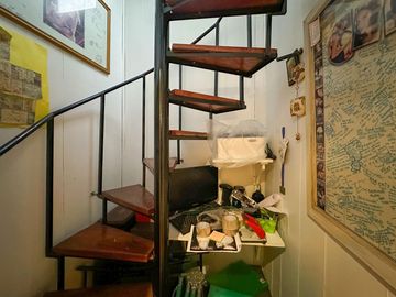 Casa de 6 dormitorios con pileta y 2 cocheras