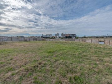 Casa a estrenar a la laguna en venta en Virazon - Nordelta