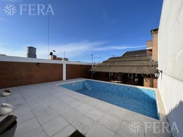 Venta casa 4 ambientes con galería, quincho y piscina en Sarandí