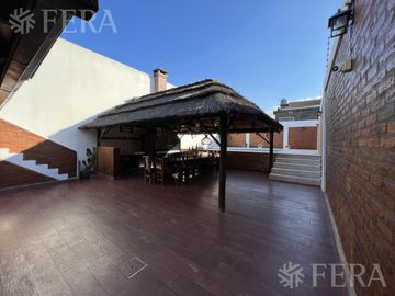 Venta casa 4 ambientes con galería, quincho y piscina en Sarandí