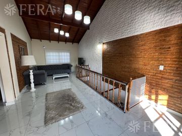 Venta casa 4 ambientes con galería, quincho y piscina en Sarandí