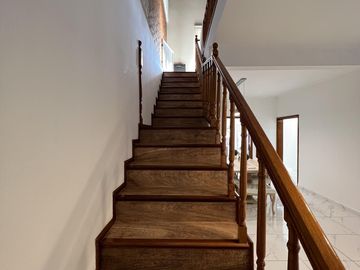 Venta casa 4 ambientes con galería, quincho y piscina en Sarandí