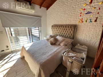 Venta casa 4 ambientes con galería, quincho y piscina en Sarandí